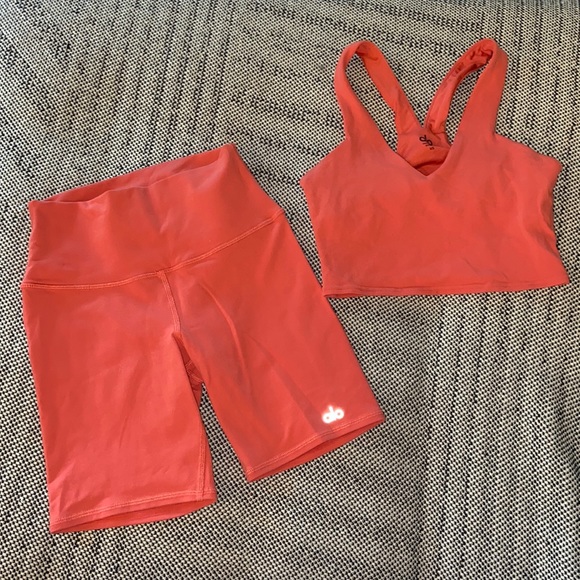 ALO Yoga Pants - Biker short and bra